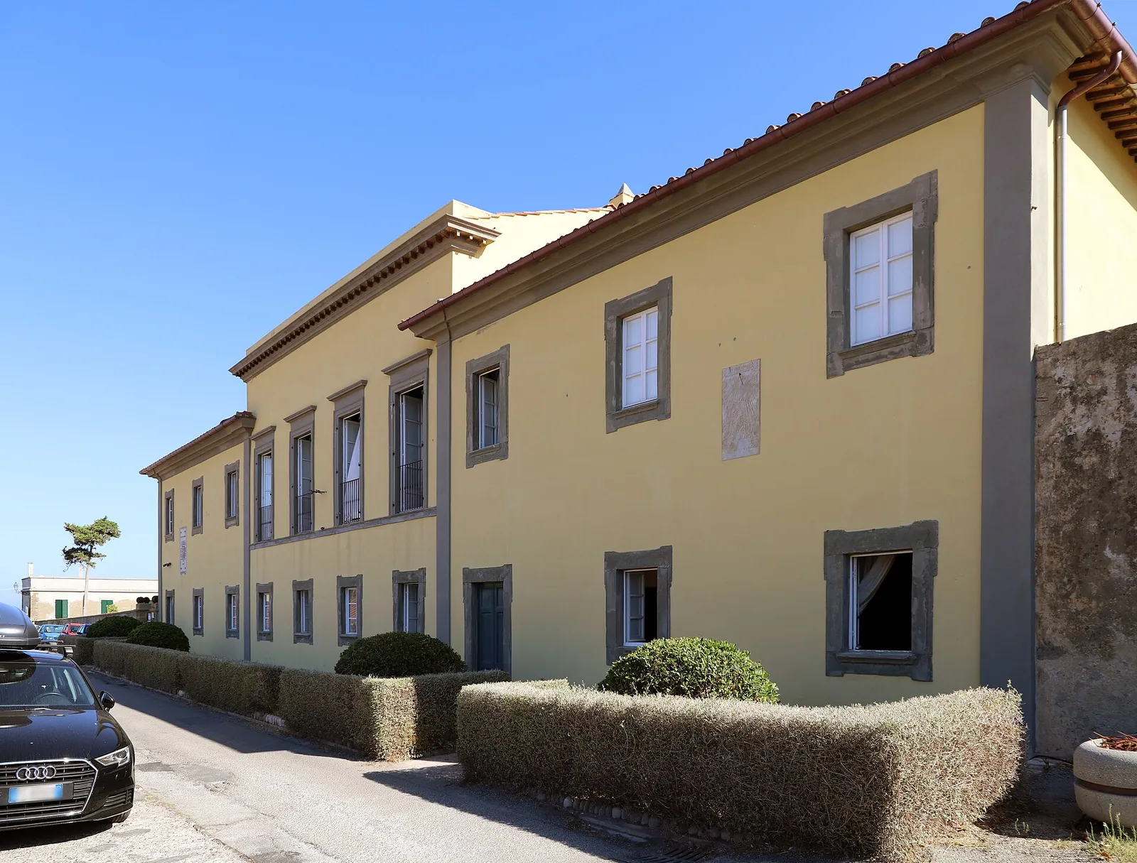 La facciata della Palazzina dei Mulini, la residenza di Napoleone a Portoferraio