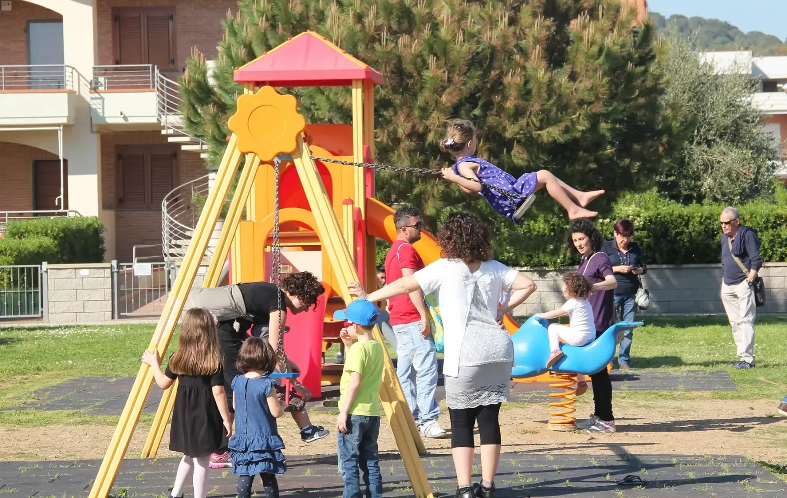 Il parco giochi lungo la passeggiata di Pratoranieri