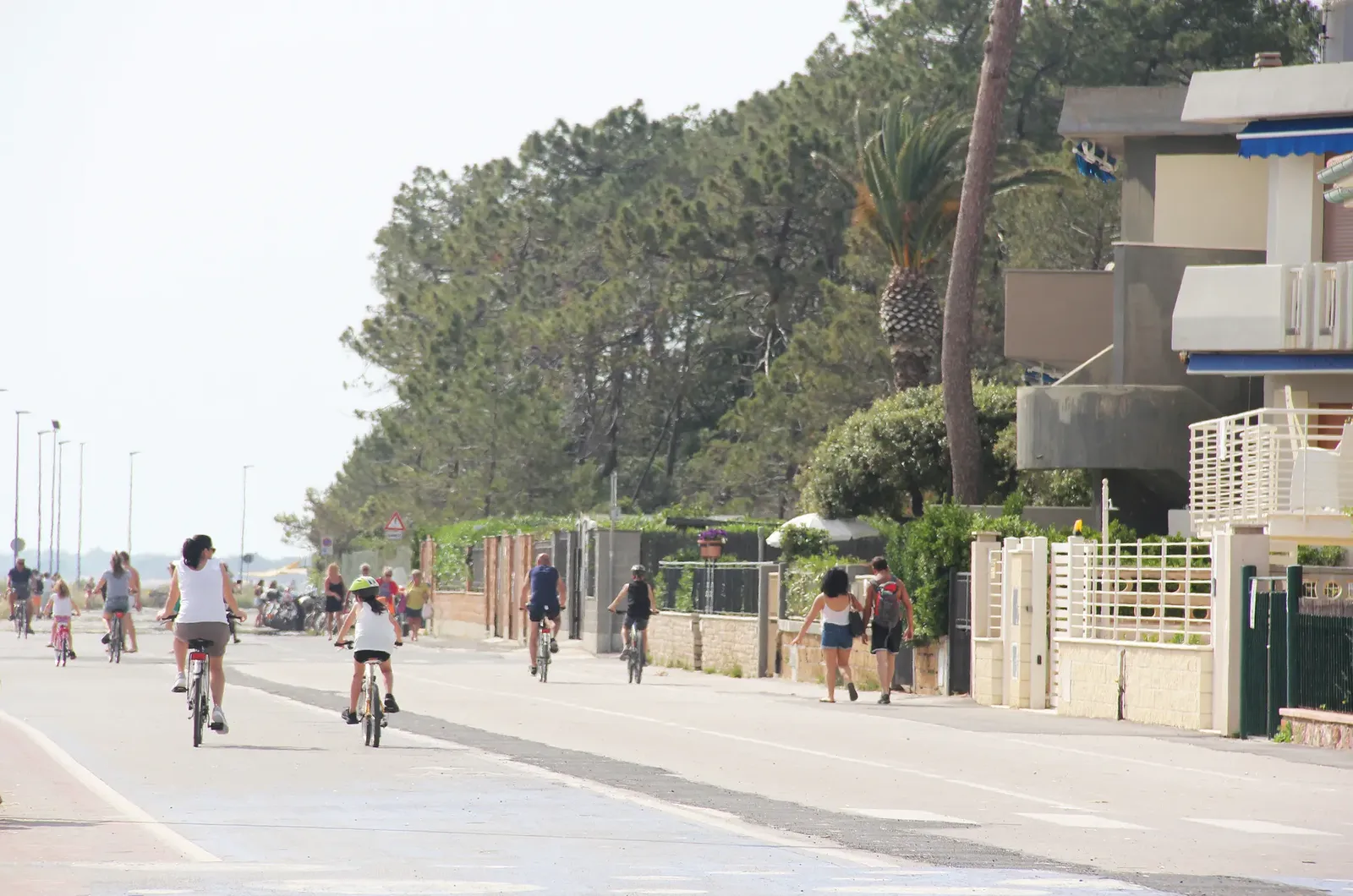 La pista ciclabile lungo la passeggiata di Pratoranieri
