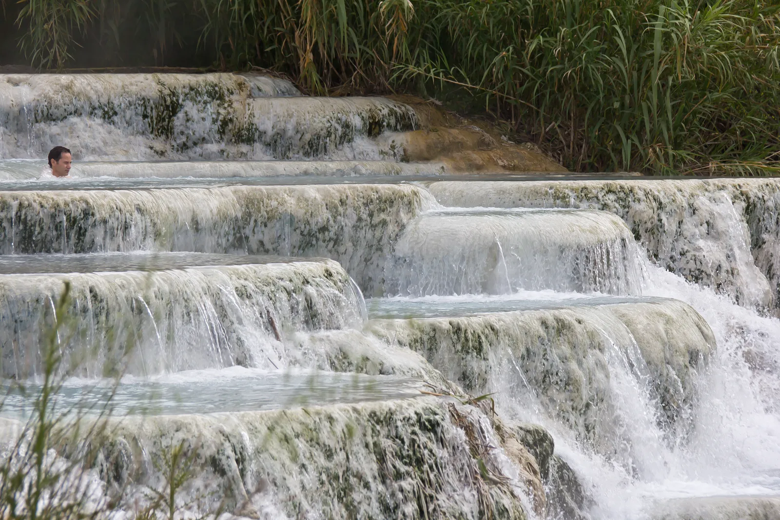 Le vasche di travertino delle Cascate del Mulino a Saturnia