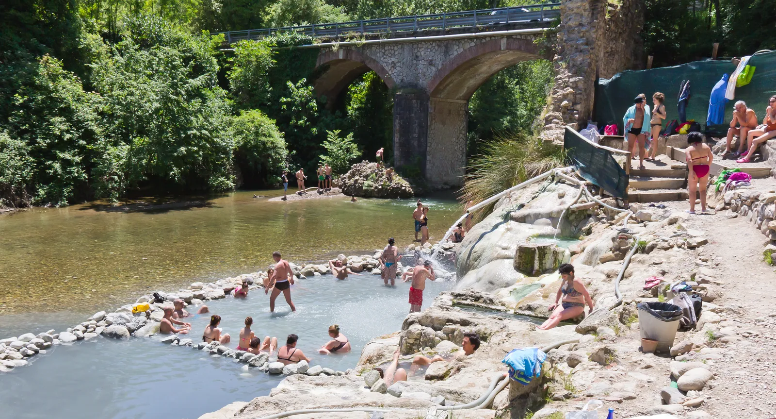 Il fiume Farma e le vasche termali di Petriolo